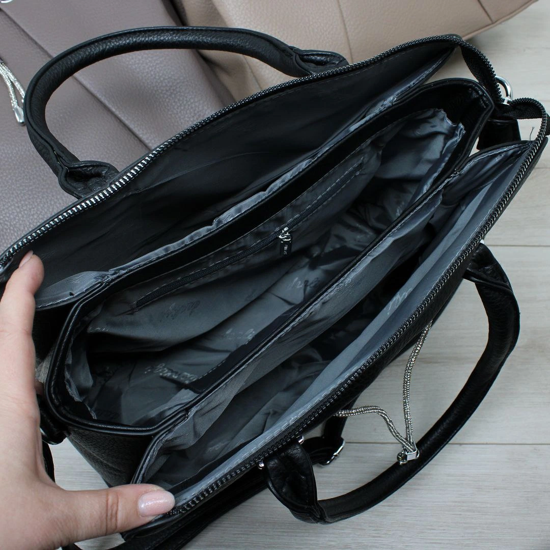 Жіноча класична сумка з екошкіри з трьома відділеннями